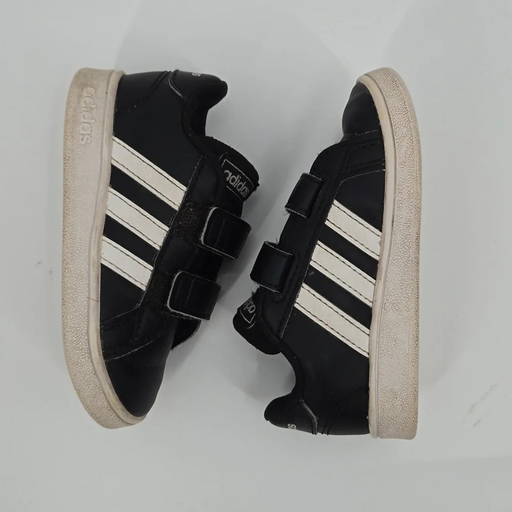 ADIDAS Kids Sneakers Black and White Size 6K